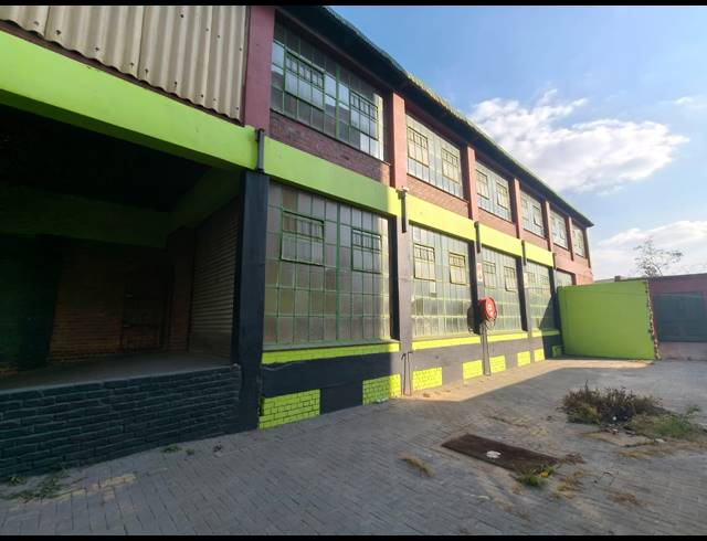 2,249M² WAREHOUSE FOR SALE IN PRETORIA CENTRAL